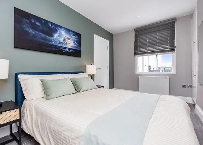 Top Floor Brighton City Apartment
